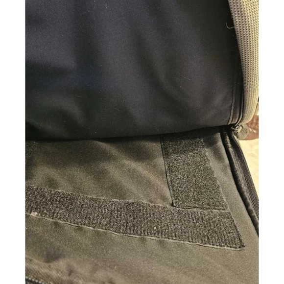 TUMI Black & Gray Backpack with Multiple Compartments Padded Straps Great Cond - Picture 6 of 10